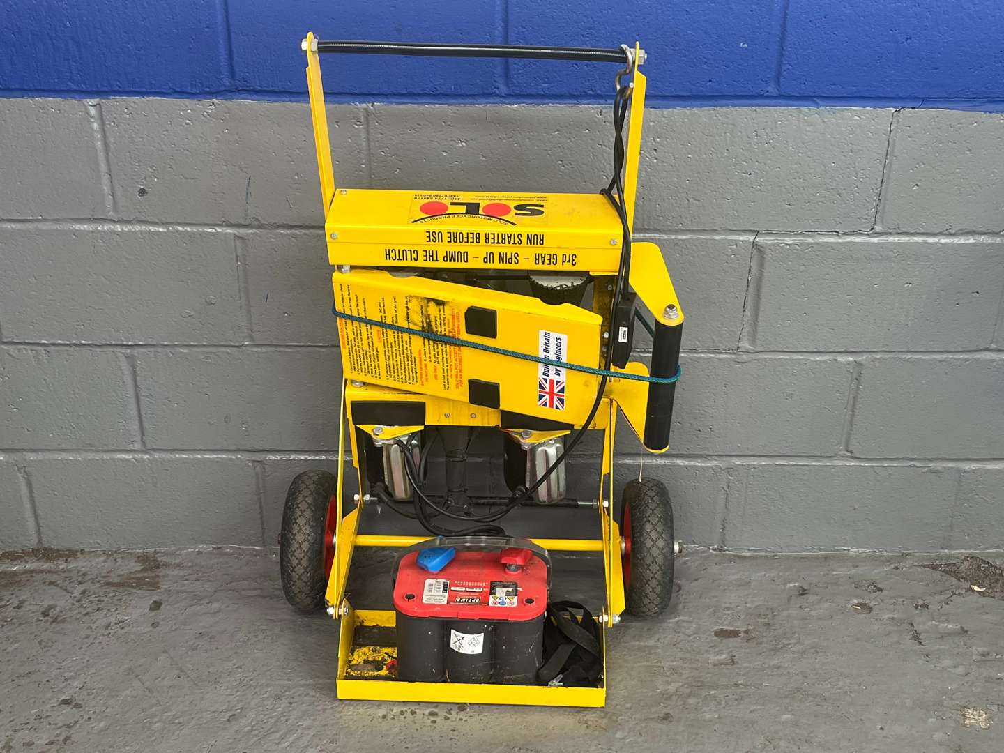 <p>Solo Motorbike Roller Starter and Battery&nbsp;</p>