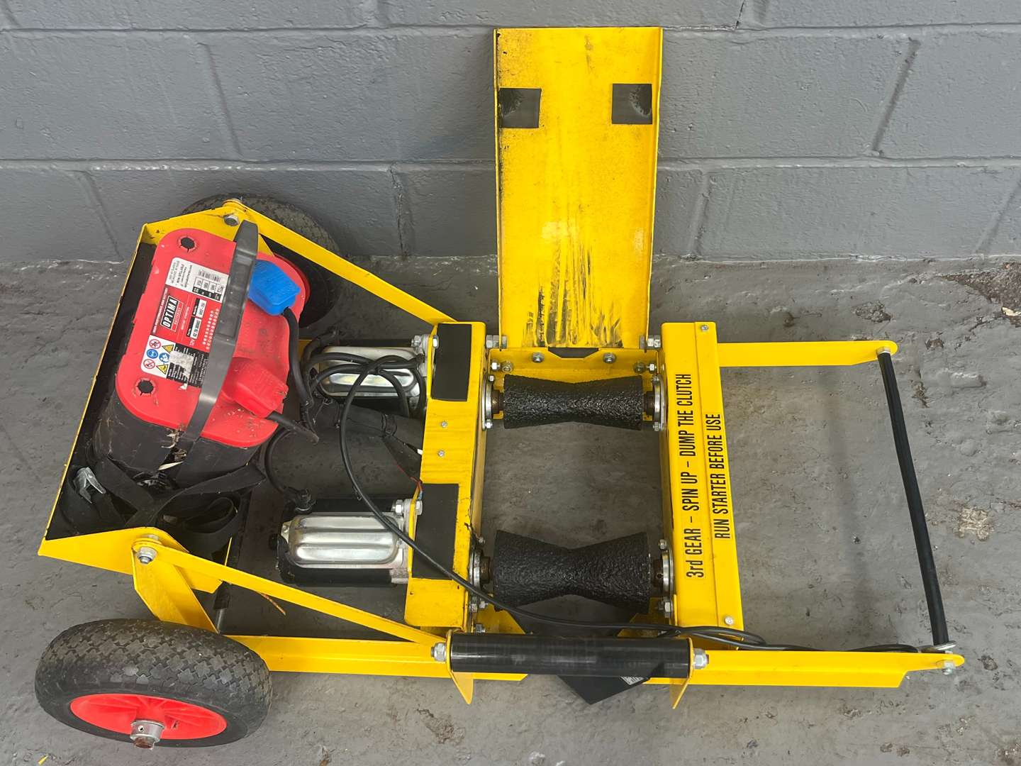 <p>Solo Motorbike Roller Starter and Battery&nbsp;</p>