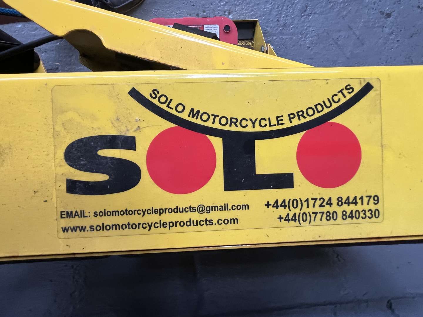 <p>Solo Motorbike Roller Starter and Battery&nbsp;</p>