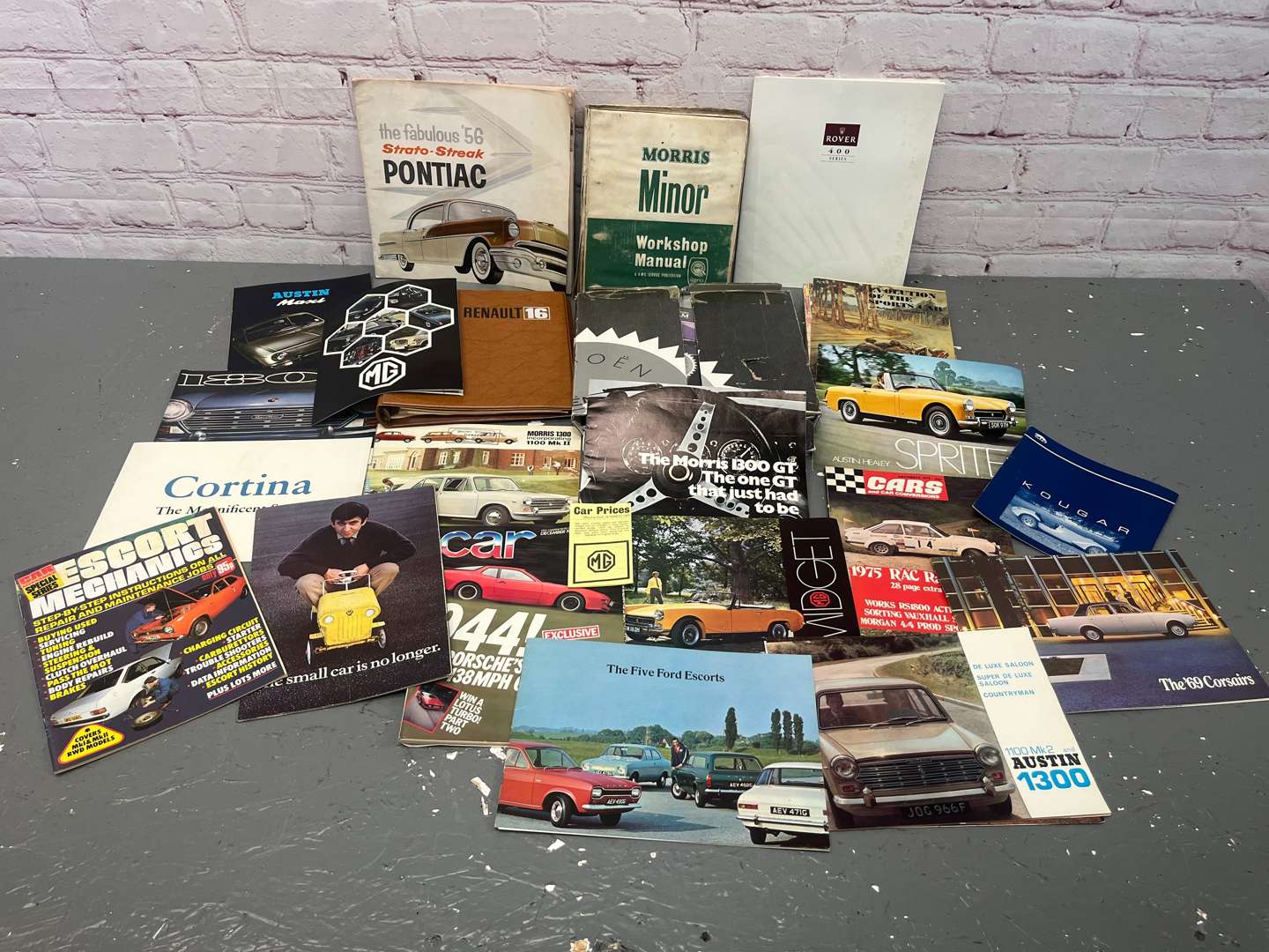 <p>Quantity of Classic Car Literature&nbsp;</p>