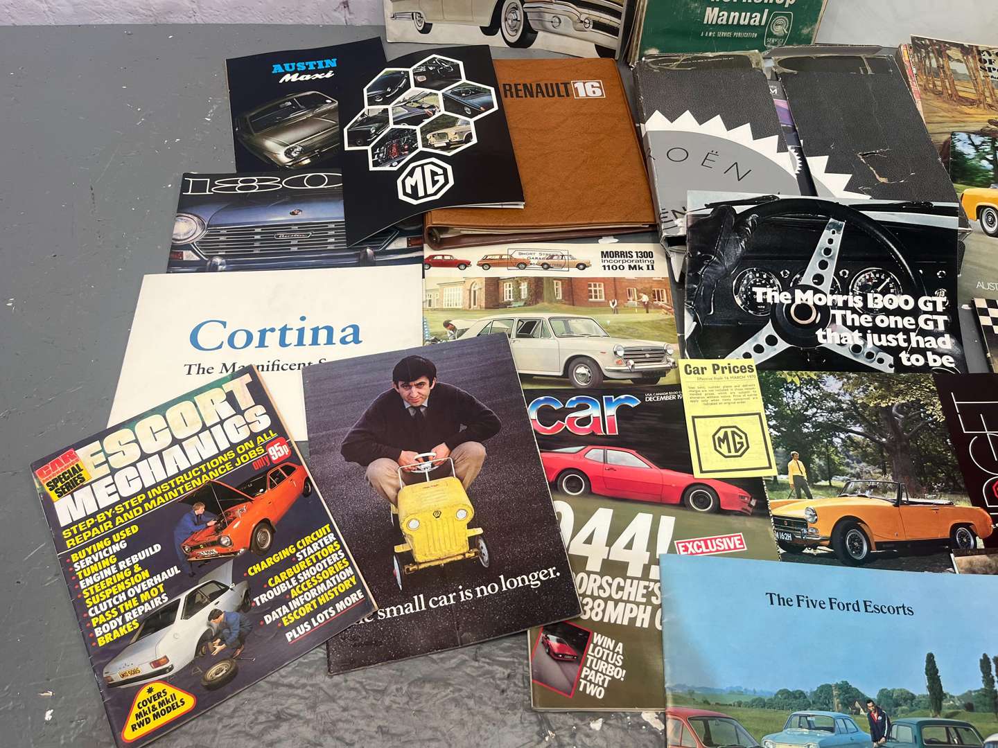 <p>Quantity of Classic Car Literature&nbsp;</p>