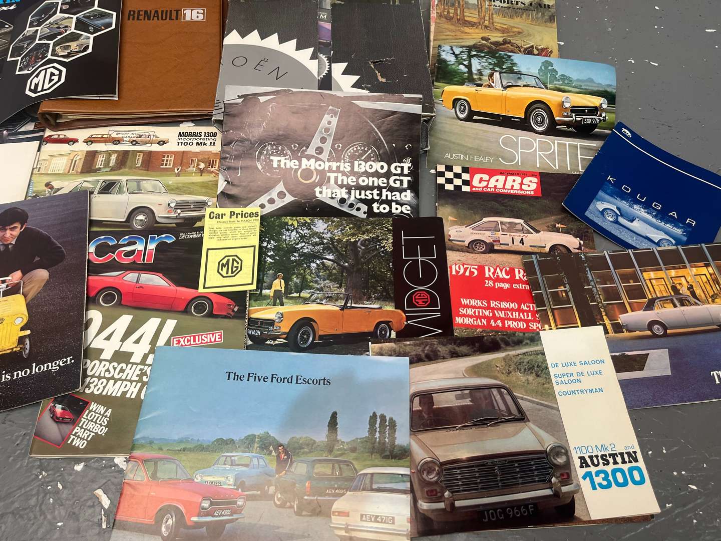 <p>Quantity of Classic Car Literature&nbsp;</p>