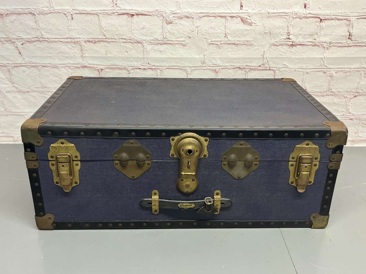 <p>Overland Rexine Travel Trunk</p>