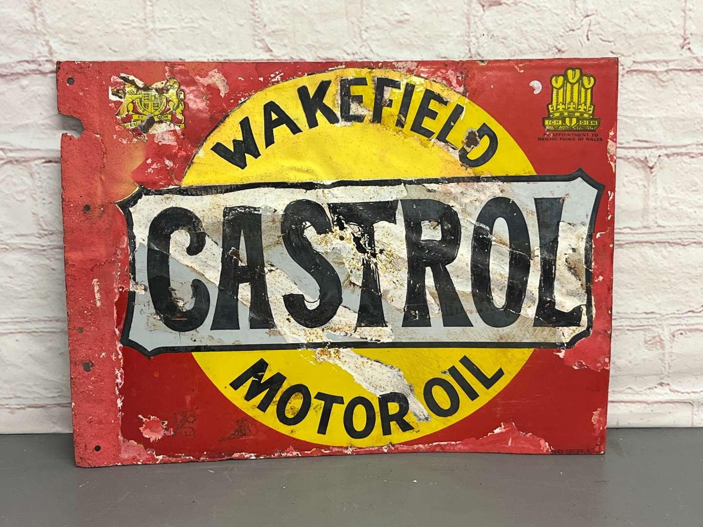 <p>Castrol Wakefield Enamel Flange Sign a/f&nbsp;</p>