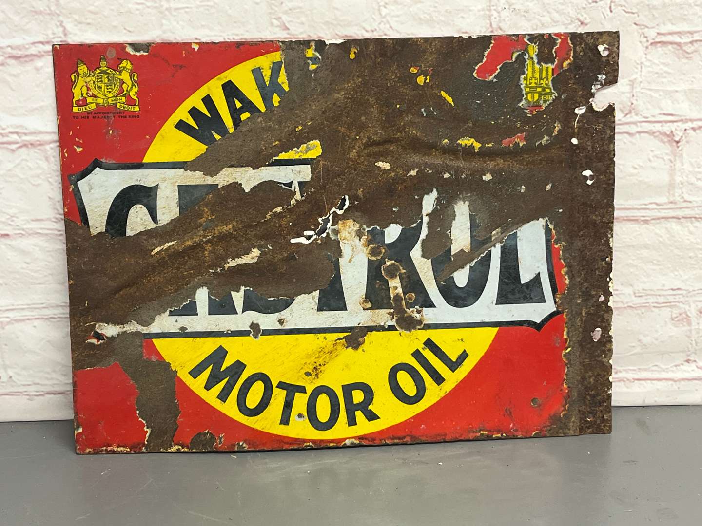 <p>Castrol Wakefield Enamel Flange Sign a/f&nbsp;</p>