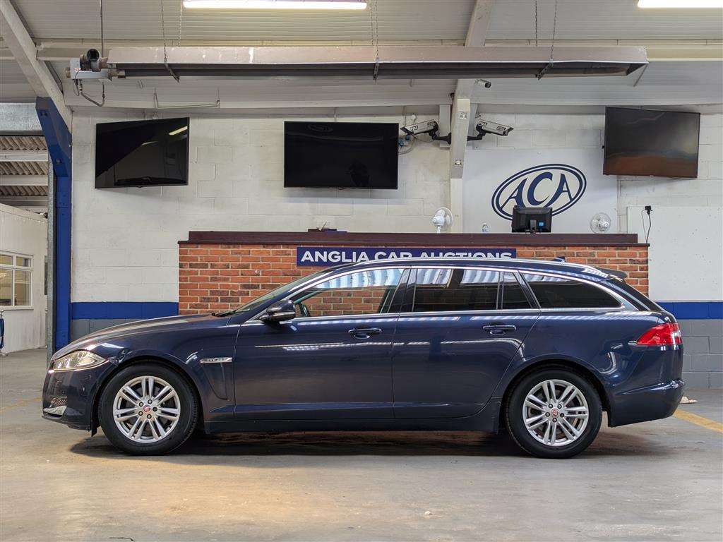 <p>2014 JAGUAR XF LUXURY D AUTO</p>