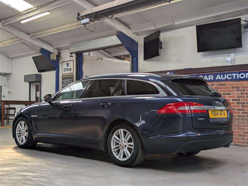 <p>2014 JAGUAR XF LUXURY D AUTO</p>
