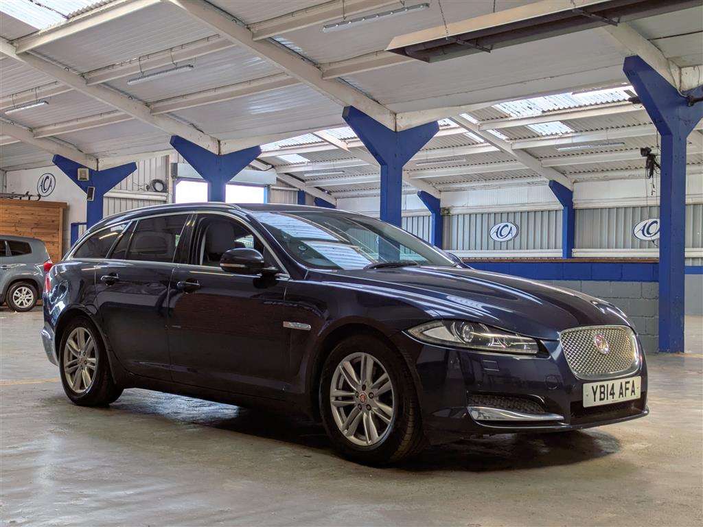 <p>2014 JAGUAR XF LUXURY D AUTO</p>