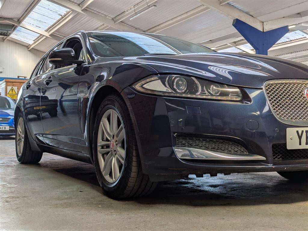<p>2014 JAGUAR XF LUXURY D AUTO</p>