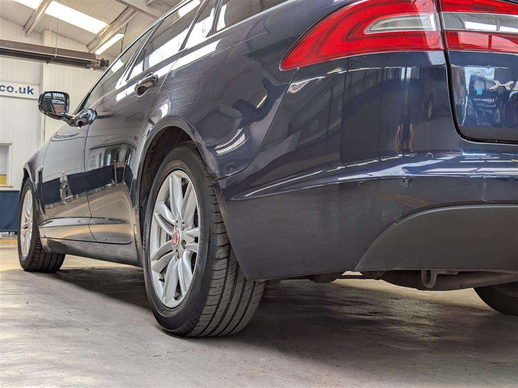 <p>2014 JAGUAR XF LUXURY D AUTO</p>
