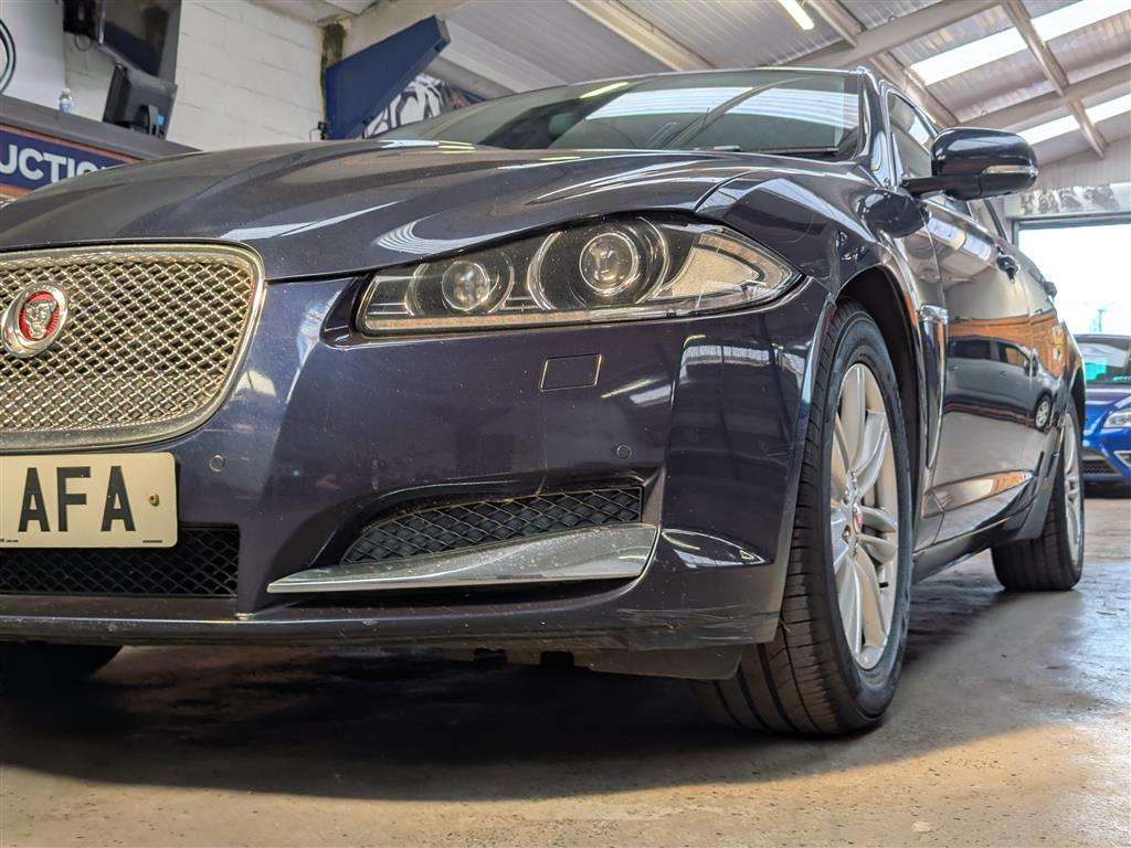 <p>2014 JAGUAR XF LUXURY D AUTO</p>