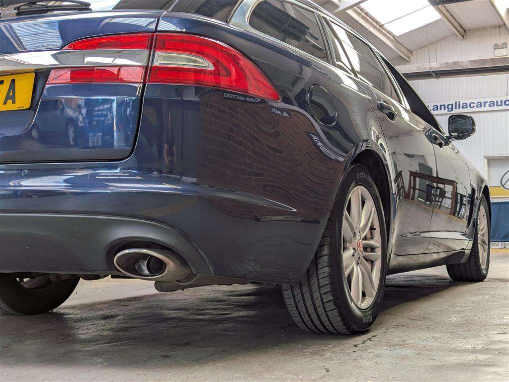 <p>2014 JAGUAR XF LUXURY D AUTO</p>