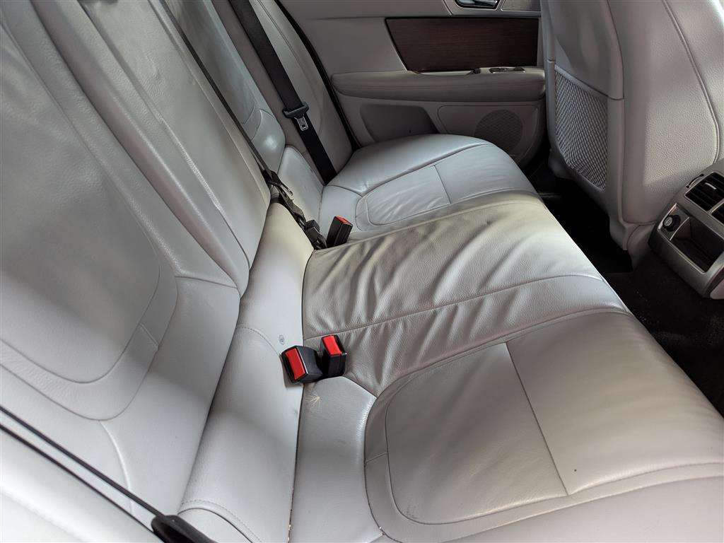 <p>2014 JAGUAR XF LUXURY D AUTO</p>