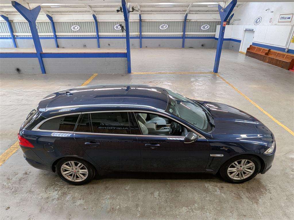 <p>2014 JAGUAR XF LUXURY D AUTO</p>