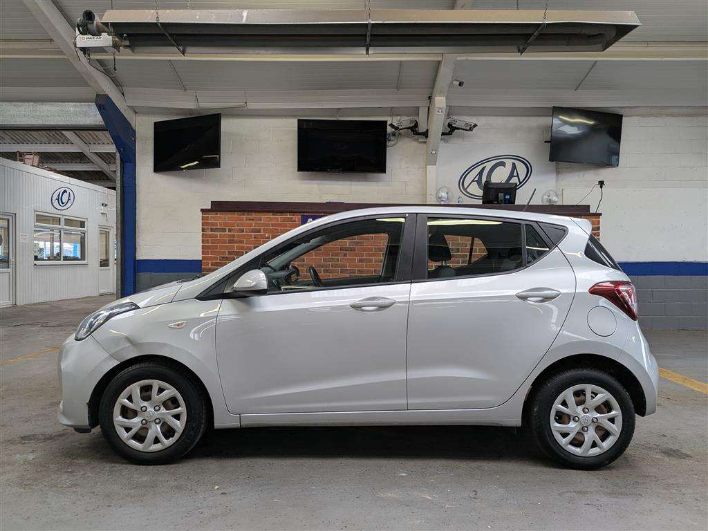 <p>2017 HYUNDAI I10 SE</p>