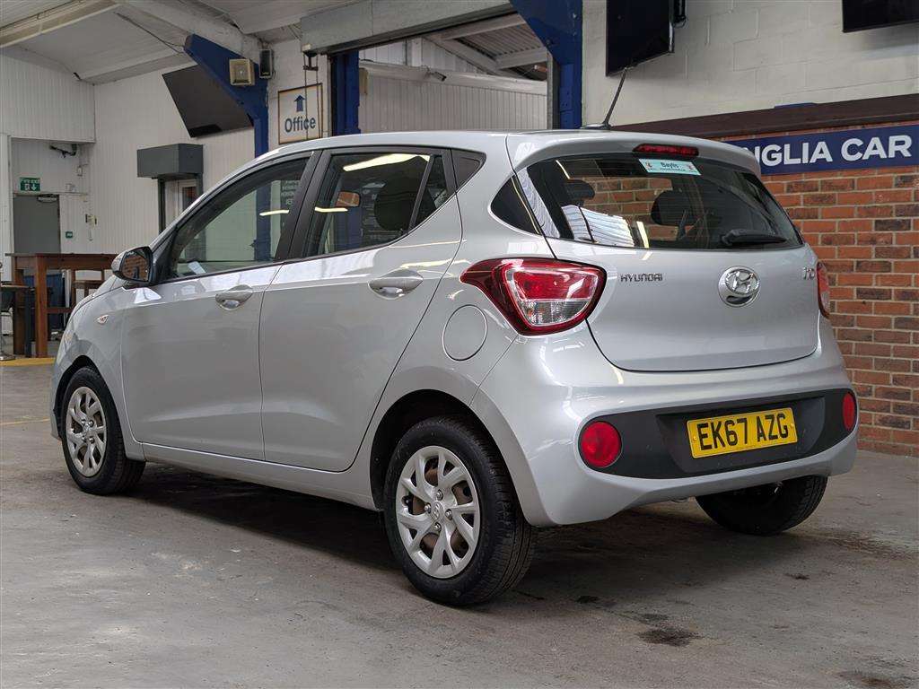<p>2017 HYUNDAI I10 SE</p>