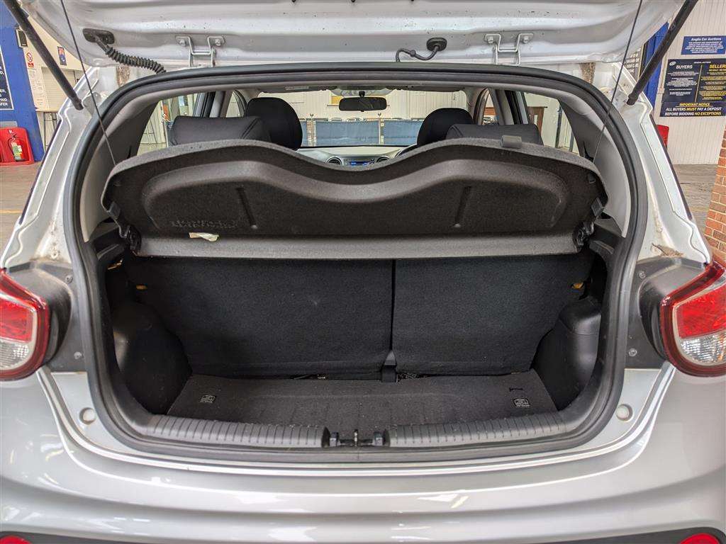 <p>2017 HYUNDAI I10 SE</p>