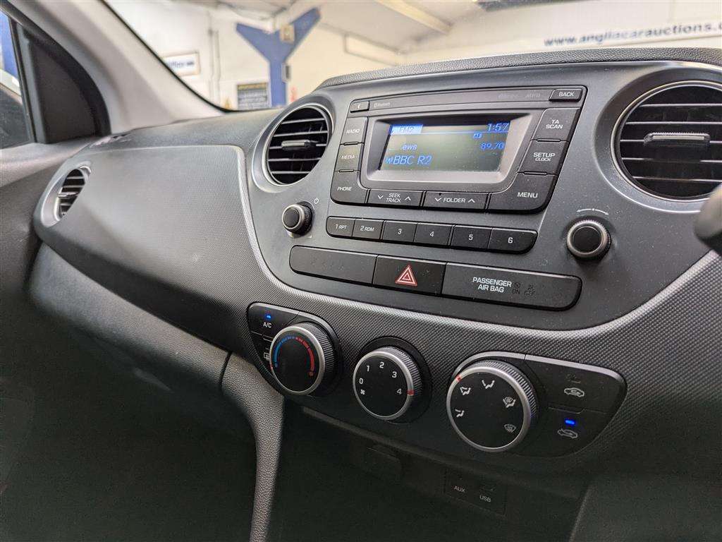 <p>2017 HYUNDAI I10 SE</p>