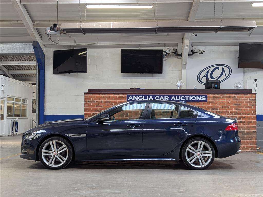 <p>2017 JAGUAR XE R-SPORT D AWD AUTO</p>