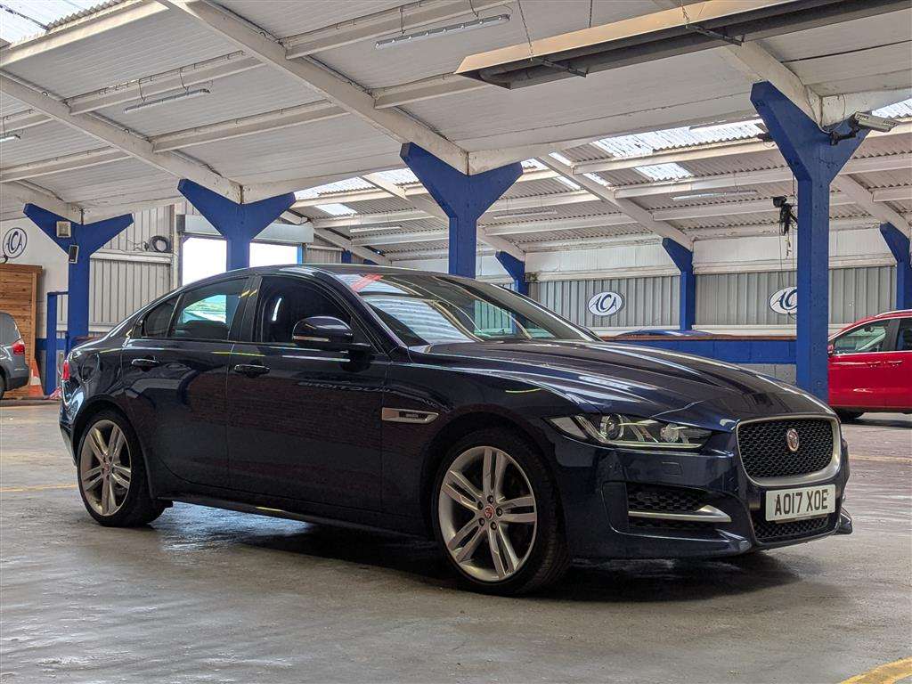 <p>2017 JAGUAR XE R-SPORT D AWD AUTO</p>