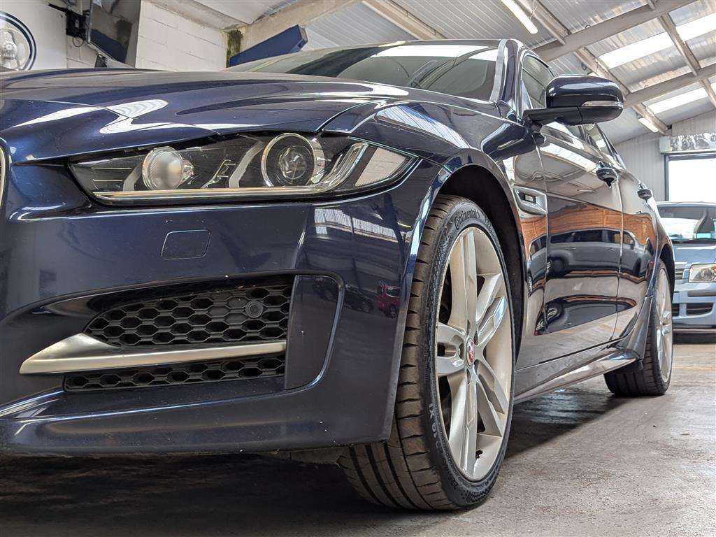 <p>2017 JAGUAR XE R-SPORT D AWD AUTO</p>