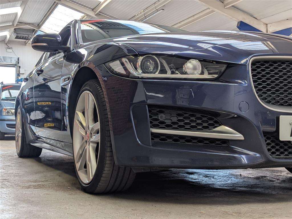 <p>2017 JAGUAR XE R-SPORT D AWD AUTO</p>
