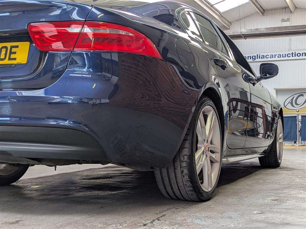<p>2017 JAGUAR XE R-SPORT D AWD AUTO</p>