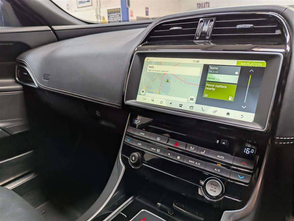 <p>2017 JAGUAR XE R-SPORT D AWD AUTO</p>