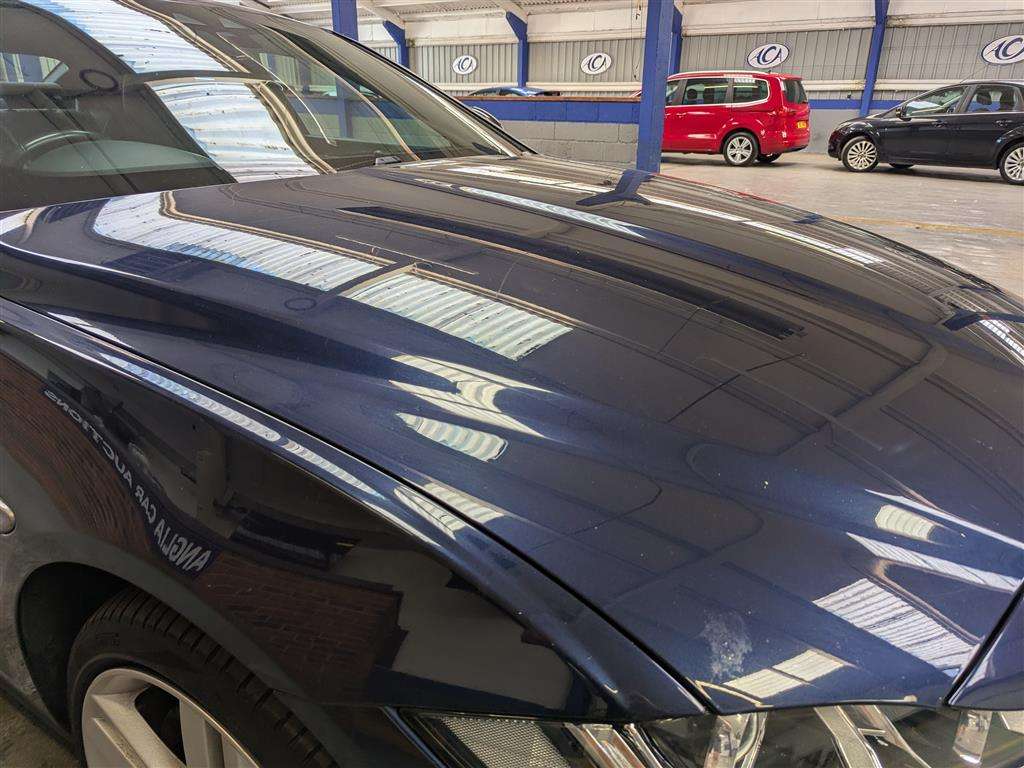<p>2017 JAGUAR XE R-SPORT D AWD AUTO</p>