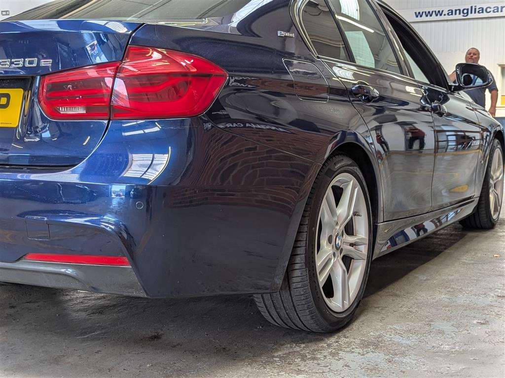 <p>2017 BMW 330E M SPORT AUTO</p>