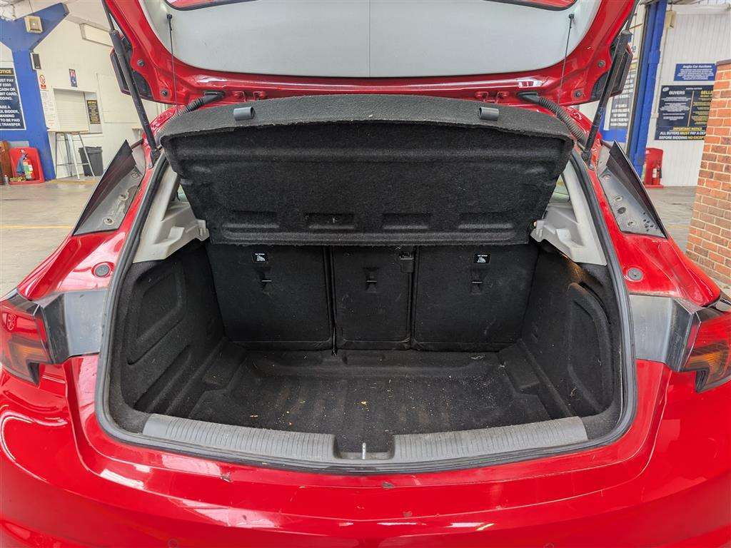 <p>2016 VAUXHALL ASTRA ELITE NAV CDTI S/S</p>
