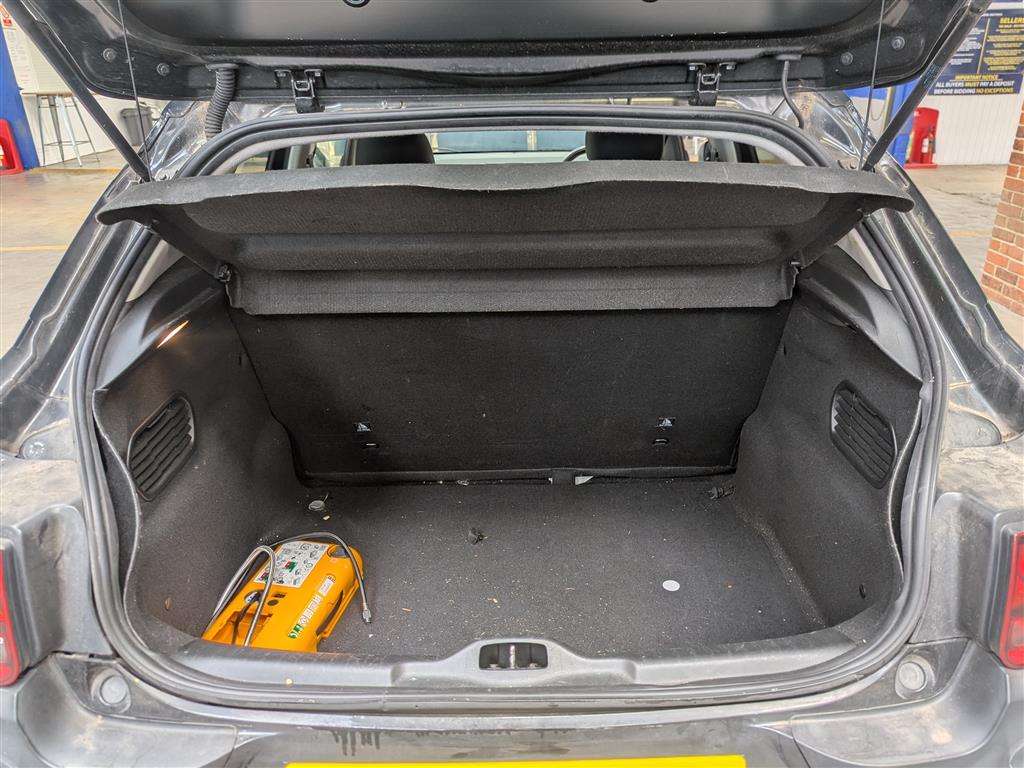 <p>2016 CITROEN C4 CACTUS PURETECH FLAIR</p>