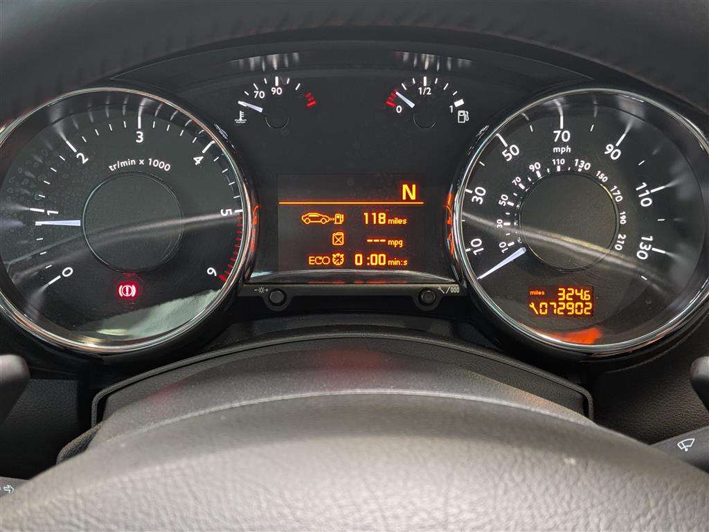 <p>2013 PEUGEOT 3008 ALLURE E-HDI S-A</p>