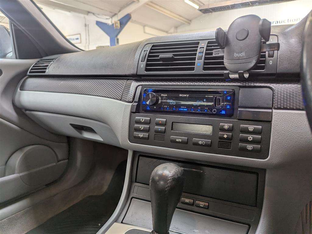 <p>2004 BMW 318 CI SE AUTO</p>