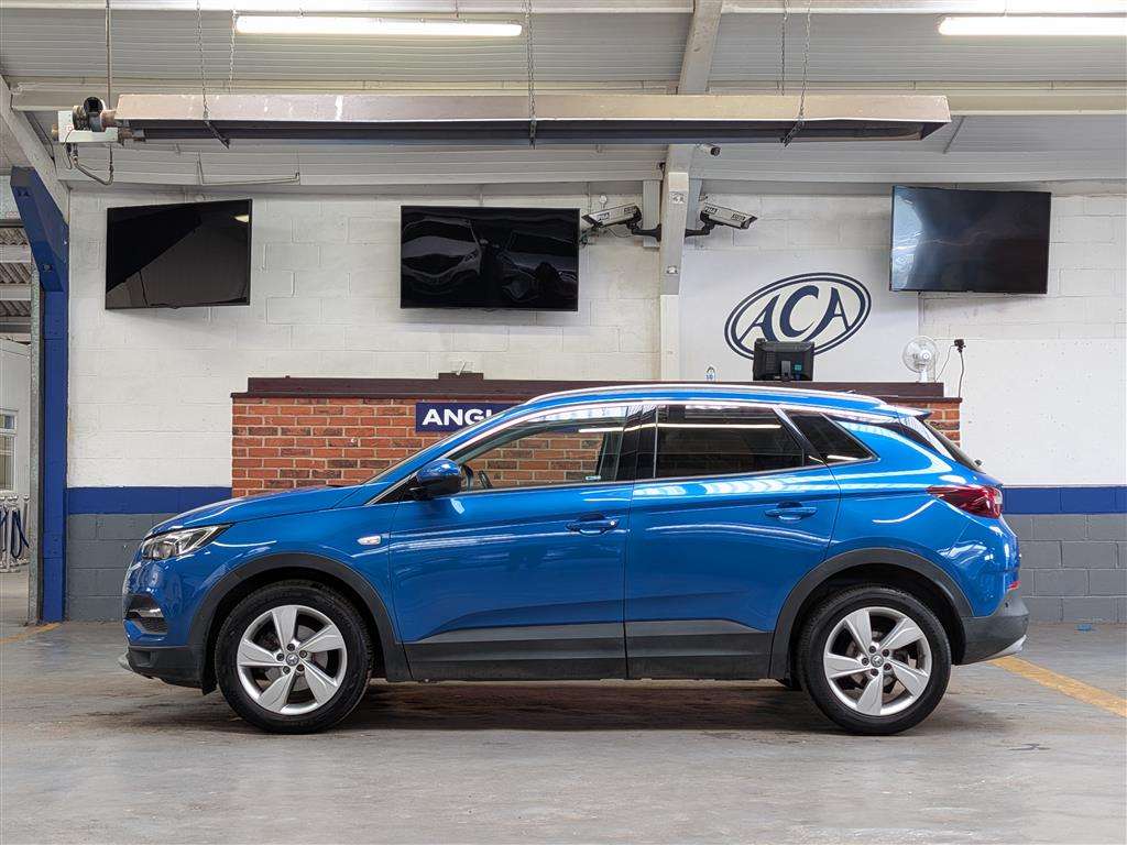<p>2018 VAUXHALL GRANDLAND X TECH LINE NAV</p>
