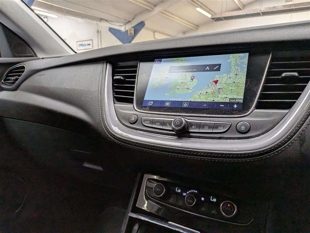 <p>2018 VAUXHALL GRANDLAND X TECH LINE NAV</p>