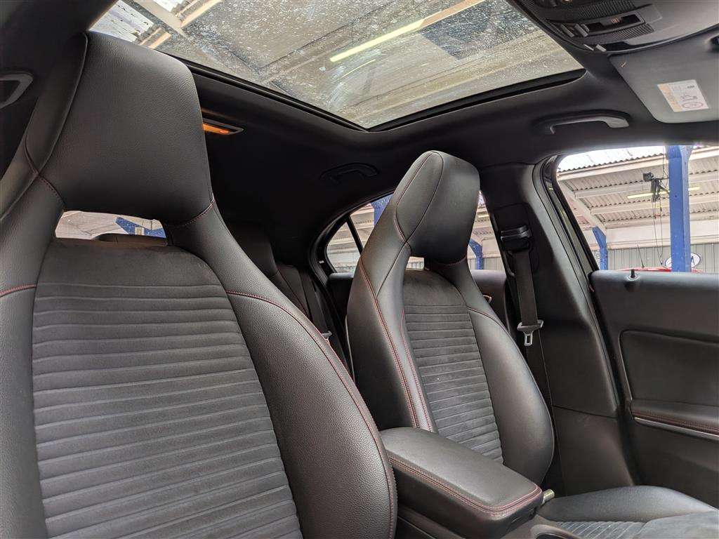 <p>2014 MERCEDES-BENZ A180 BLUEEFFICIENCY SPORT</p>