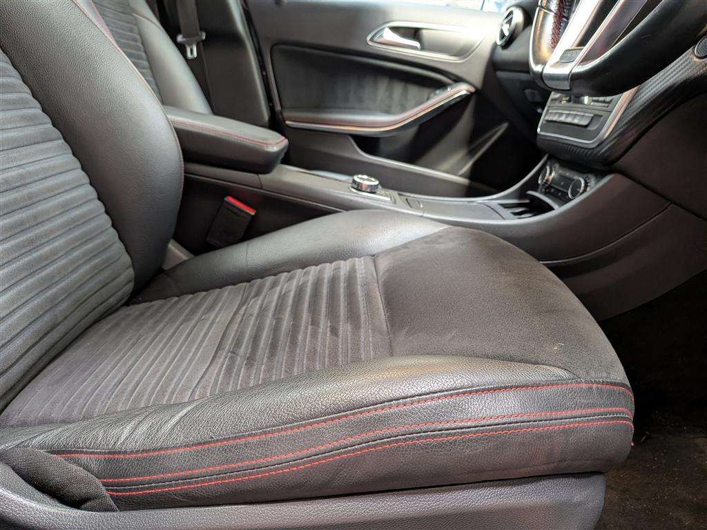 <p>2014 MERCEDES-BENZ A180 BLUEEFFICIENCY SPORT</p>