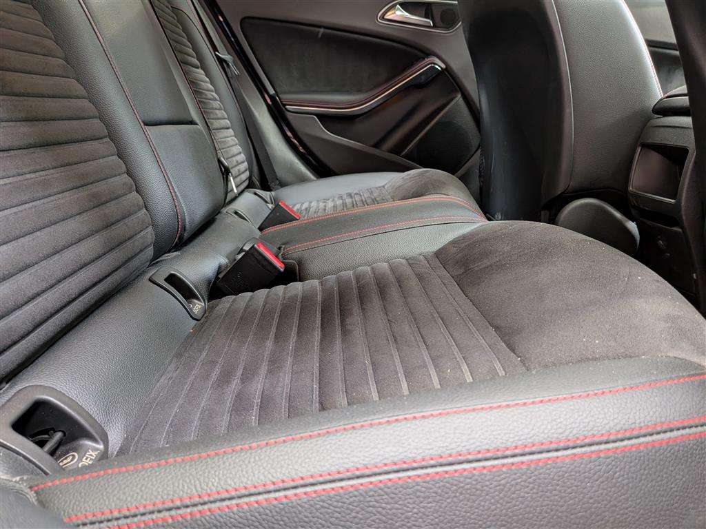 <p>2014 MERCEDES-BENZ A180 BLUEEFFICIENCY SPORT</p>