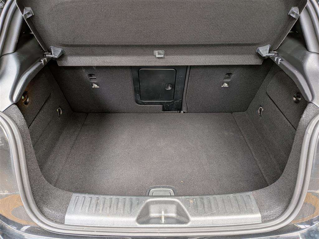 <p>2014 MERCEDES-BENZ A180 BLUEEFFICIENCY SPORT</p>