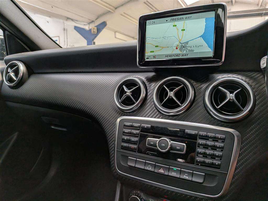 <p>2014 MERCEDES-BENZ A180 BLUEEFFICIENCY SPORT</p>