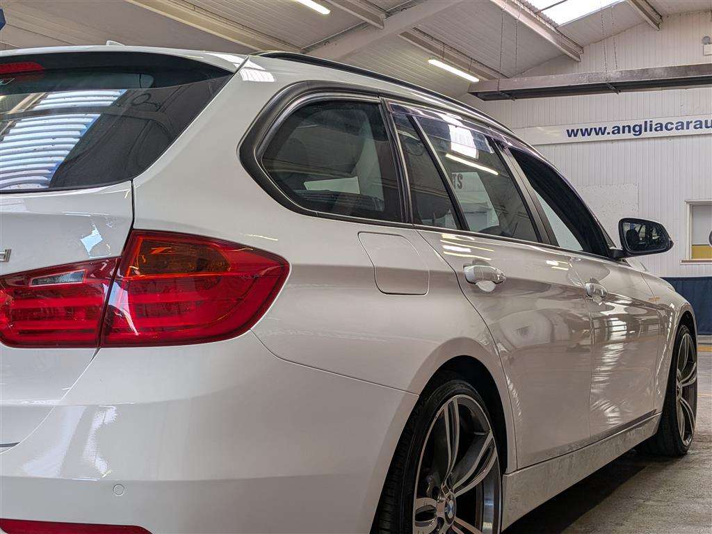 <p>2014 BMW 320</p>