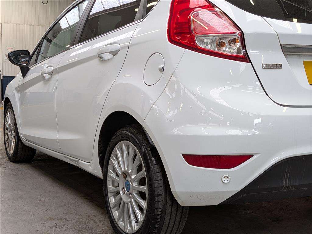 <p>2013 FORD FIESTA TITANIUM</p>