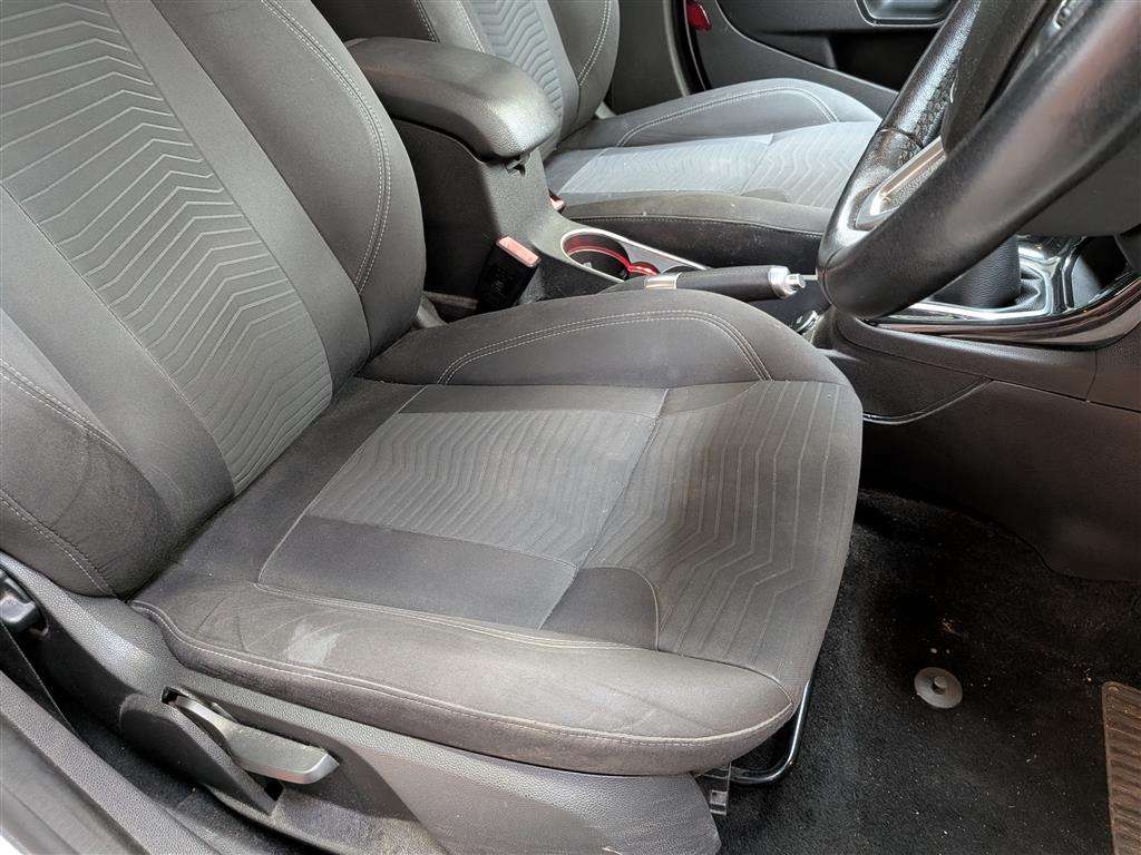 <p>2013 FORD FIESTA TITANIUM</p>