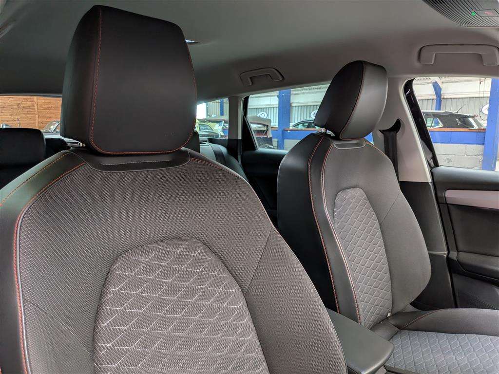 <p>2021 SEAT LEON FR TSI EVO</p>