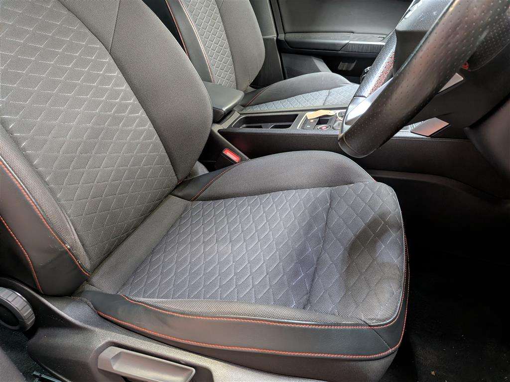 <p>2021 SEAT LEON FR TSI EVO</p>