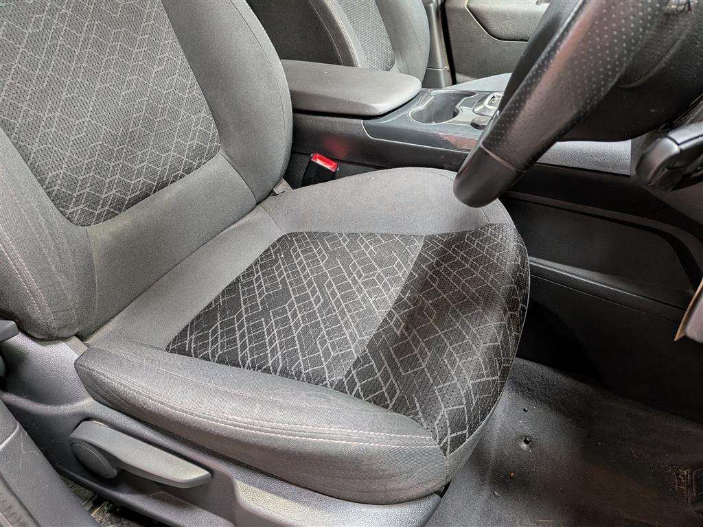 <p>2015 PEUGEOT 3008 ACTIVE BLUE HDI S/S</p>