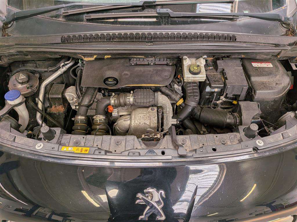 <p>2015 PEUGEOT 3008 ACTIVE BLUE HDI S/S</p>