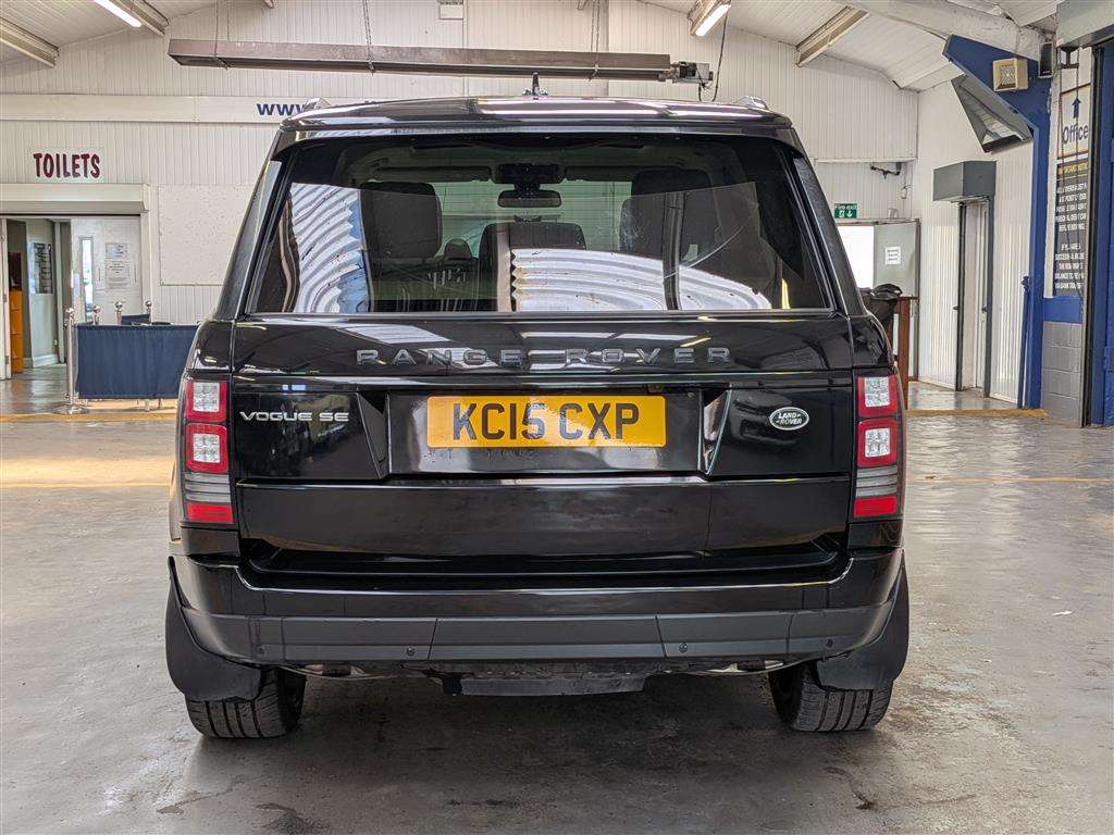 <p>2015 LAND ROVER RANGE ROVER VOGUE SE TDV6</p>
