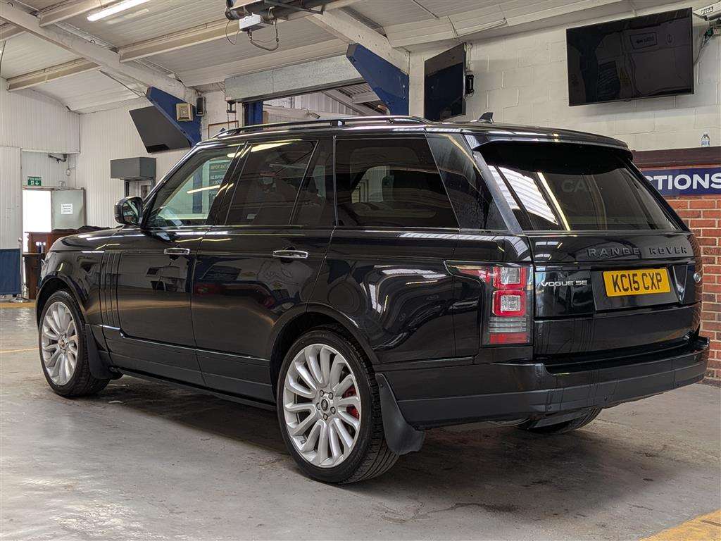 <p>2015 LAND ROVER RANGE ROVER VOGUE SE TDV6</p>